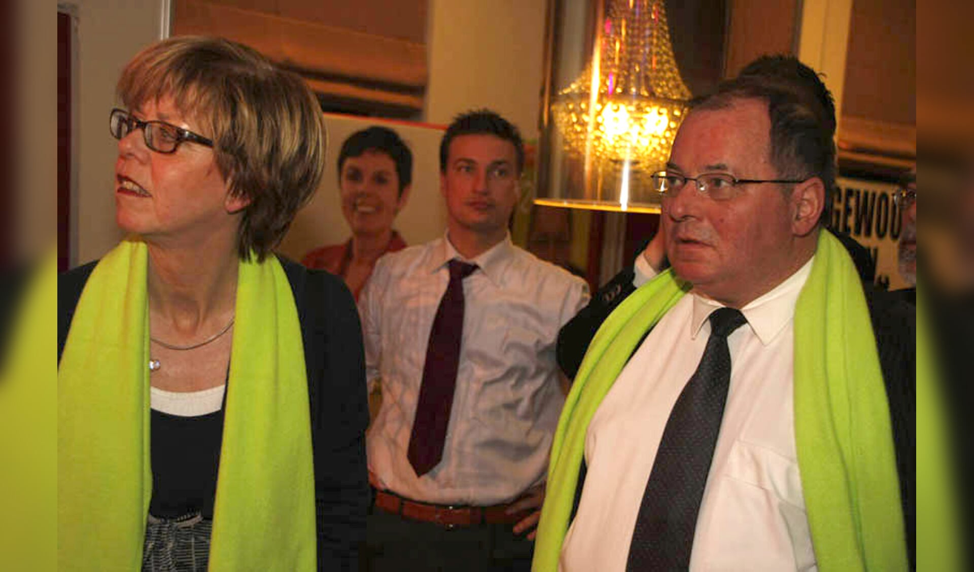 Het verwerken van de uitslagen tijdens de verkiezingsavond. Links Irène Verkuylen, rechts André Lips. foto Jorgen Janssens