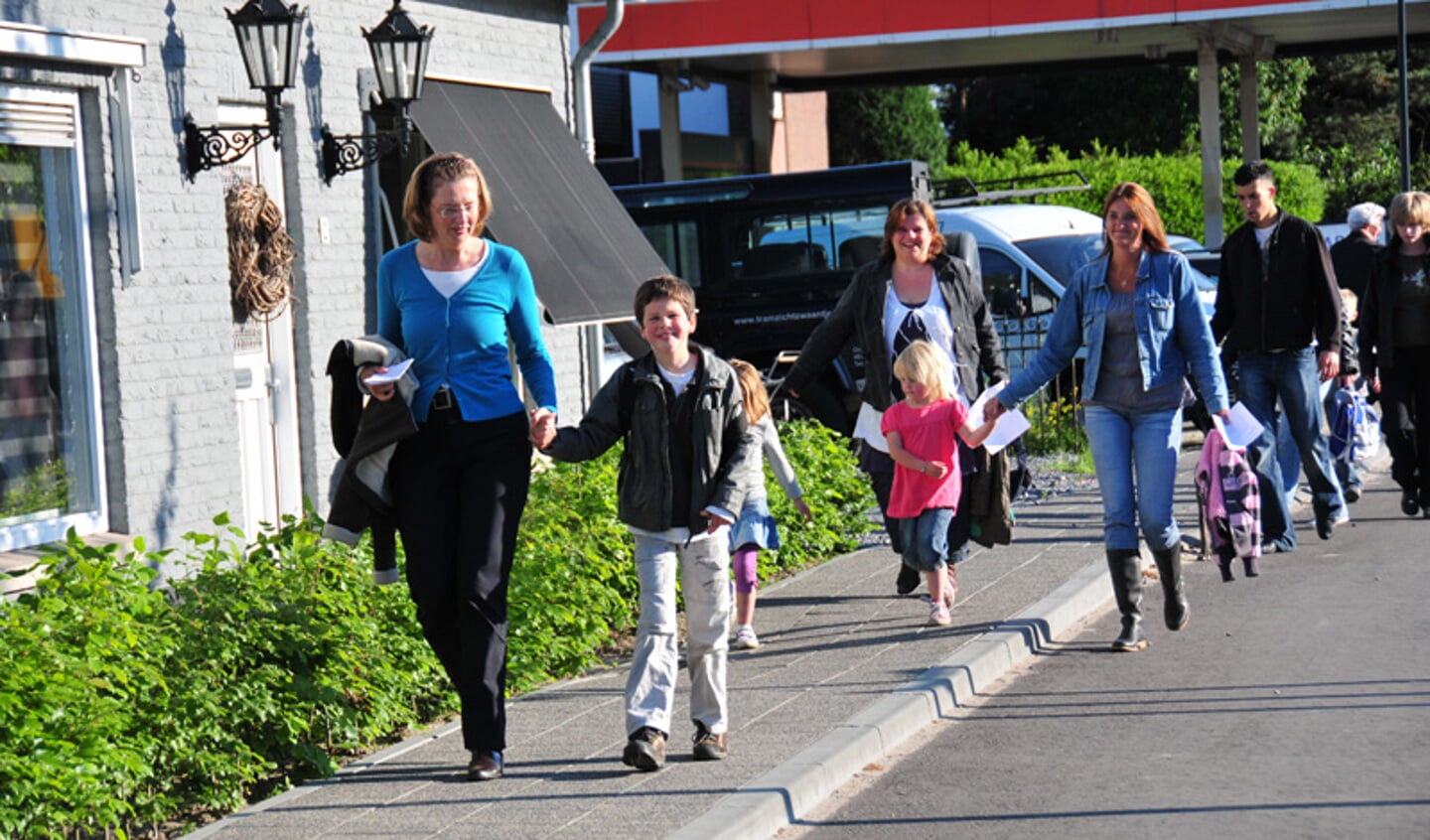 Avondvierdaagse in Teteringen, vrijdag 28 mei 2010. foto Perry Roovers