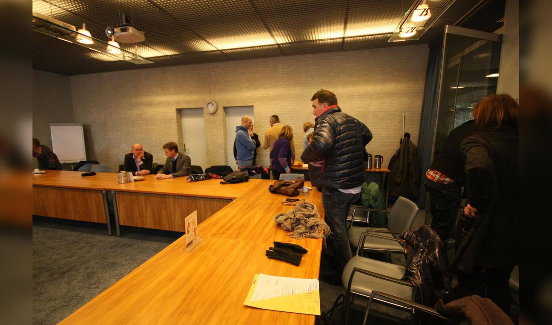 Politici en andere vertegenwoordiger bezochten woensdag Eindhoven om over pensions te praten. foto Erik Eggens
