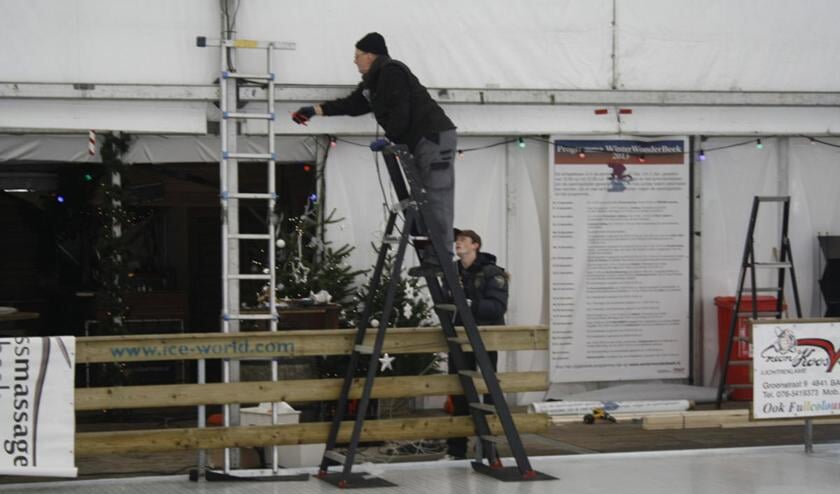 Prinsenbeek kan weer drie weken schaatsen. Tussen 12 december en 2 januari ligt er ijs op de Markt. foto Sjoerd Lips