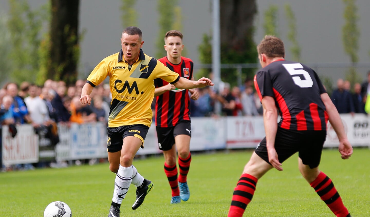 NAC heeft de traditionele eerste oefenwedstrijd van het seizoen tegen de Zundertse selectie met 4-0 gewonnen.