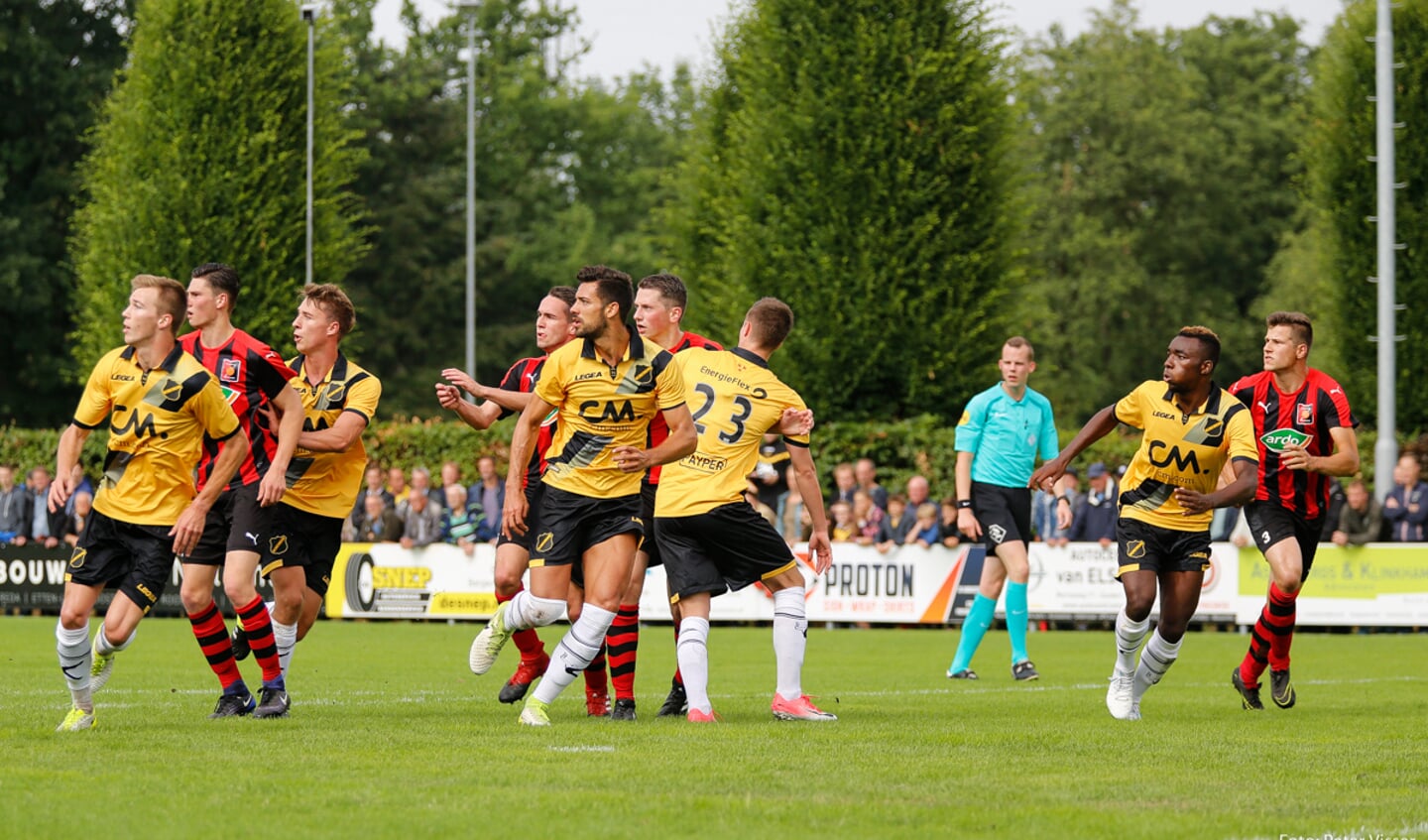 NAC heeft de traditionele eerste oefenwedstrijd van het seizoen tegen de Zundertse selectie met 4-0 gewonnen.