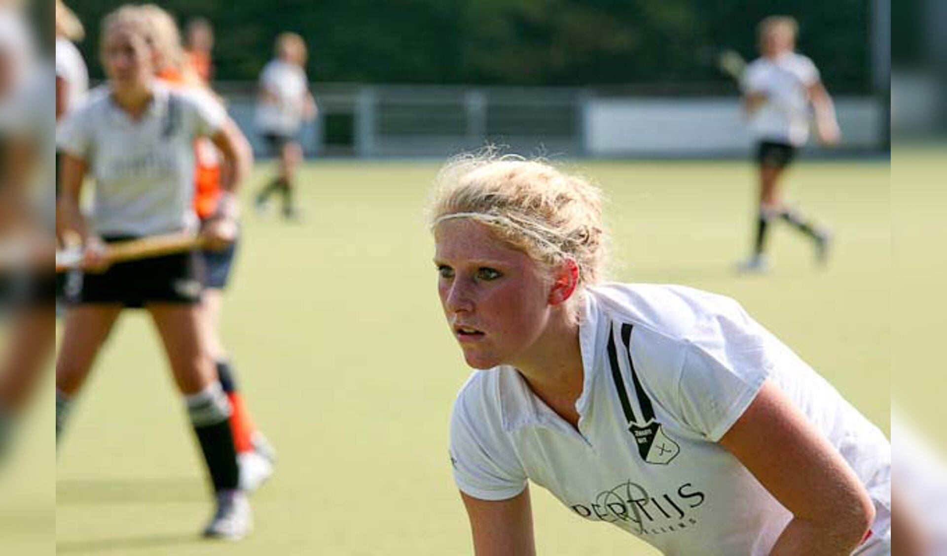 De dames van Zwart-Wit kwamen tegen Derby niet verder dan 3-3 gelijkspel. foto Gert-Jan van Linschoten