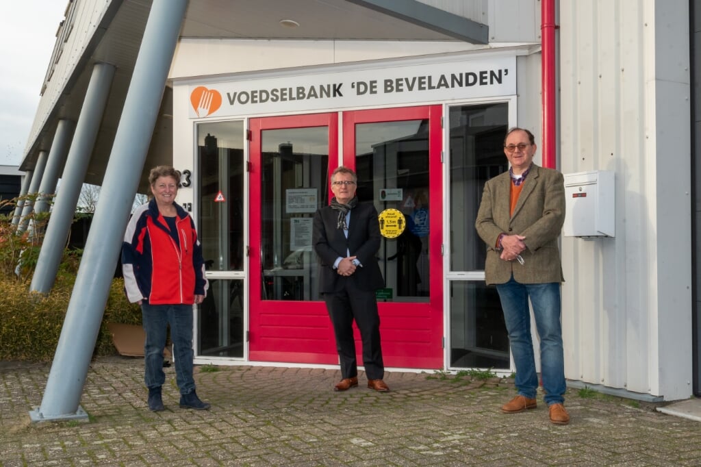 Dorith van Ewijk, Adrie van Peene en Willem Dudok de Wit namens de serviceclubs.