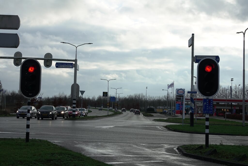 Nieuwe verkeerslichten op kruispunt Bredaseweg-Oostpoort.