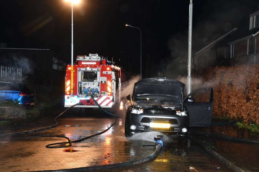 In Middelburg ging een elektrische auto in vlammen op.