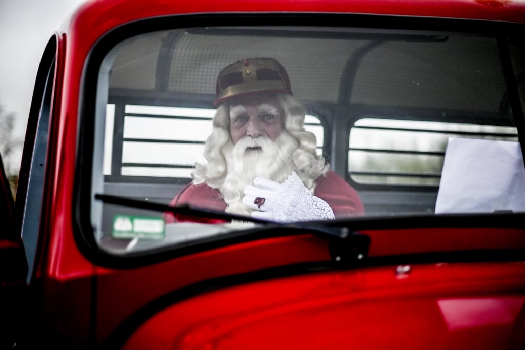 Sinterklaas kwam in een klassieke truck naar Noordhoek