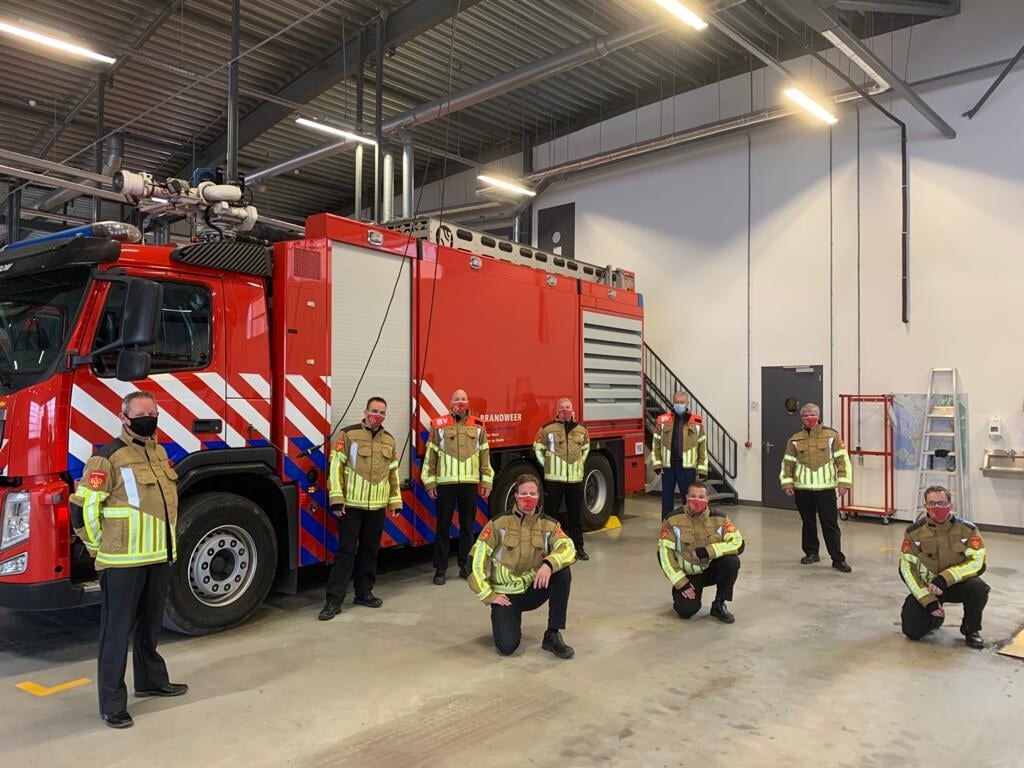 Bezoek burgemeester aan de brandweermannen van brandweerkazerne, Havendijk. 