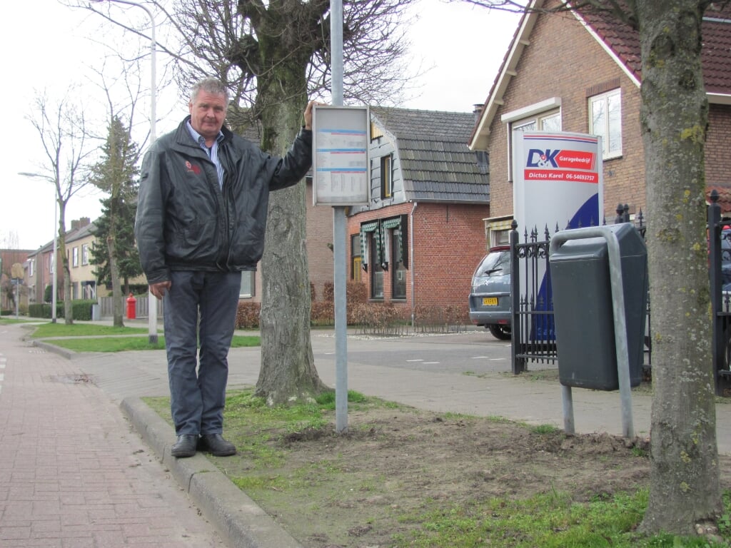 Karel Dictus verzet zich tegen de aanleg van een permanente bushalte voor zijn deur.