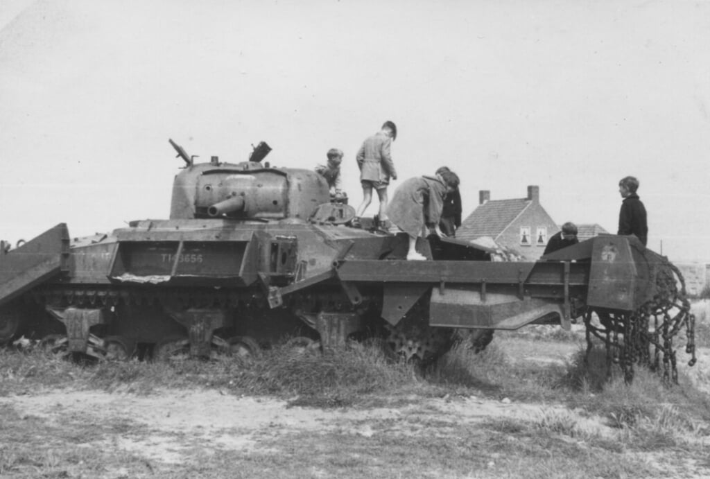 1954, spelen op de tank.