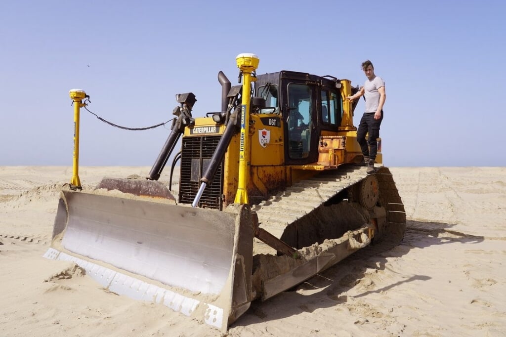 Dani Ploeger in de woestijn van Koeweit.