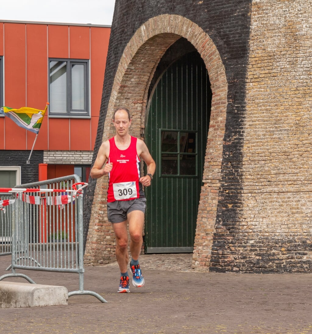 Stefan Joris En loopt door molen "de Lelie" Lelieloop 2019.