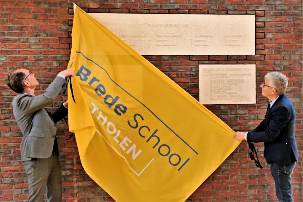 Onthulling officiële steen Brede School Tholen