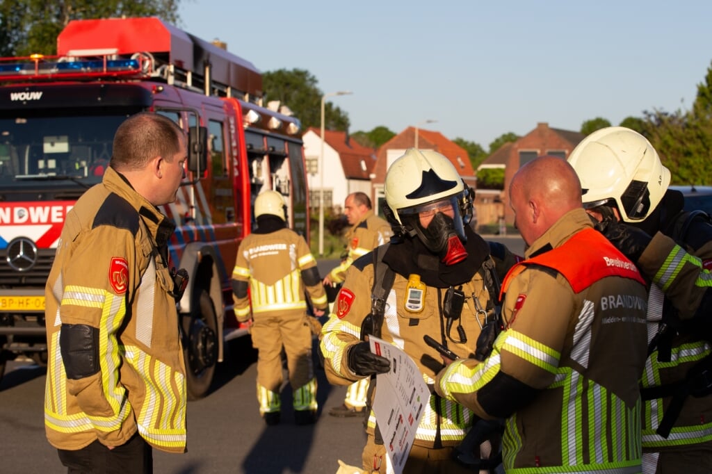 De brandweer van Wouw tijdens een oefening Foto: Luciennefotografie