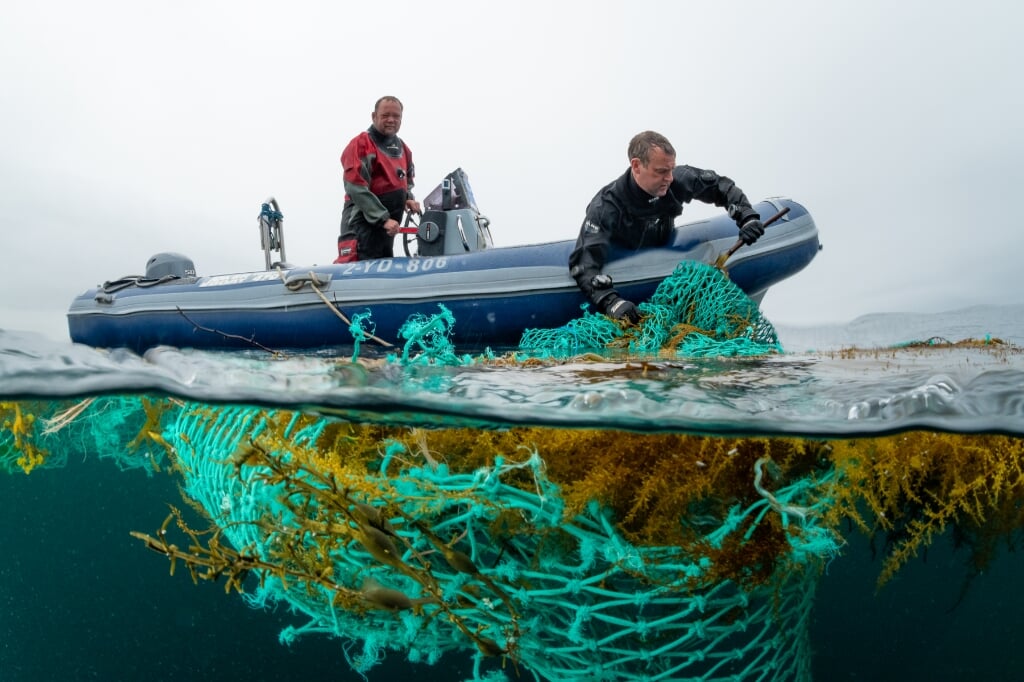 In totaal is er 5500 kilo afval uit zee gevist.