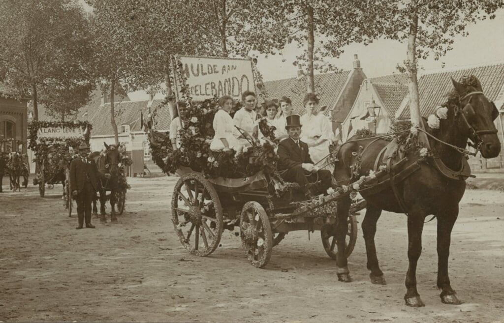 Ook in 1921 werd het jubileum van Accelerando groots gevierd met ene optocht van versierde wagens. 
