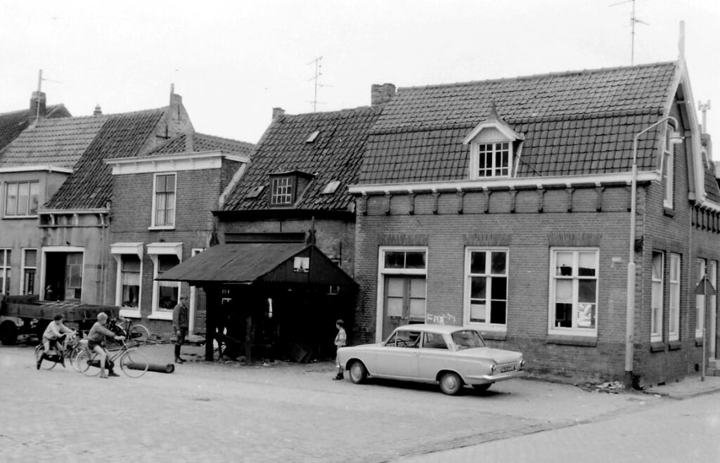 De Markt, het travalje en Smederij v.d. Hoven rond 1965.