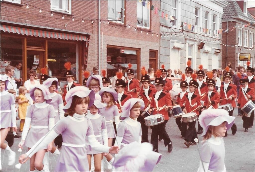 Oranje Garde tijdens de braderie van 1979. 