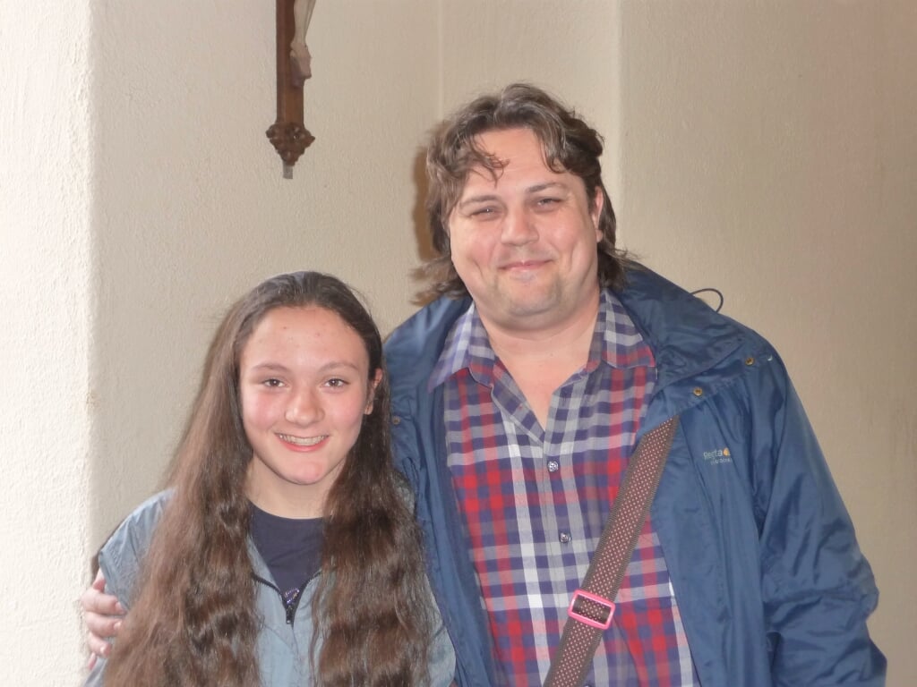 2017 Elien met haar vader, tijdens bezoek carillon St. Jan.