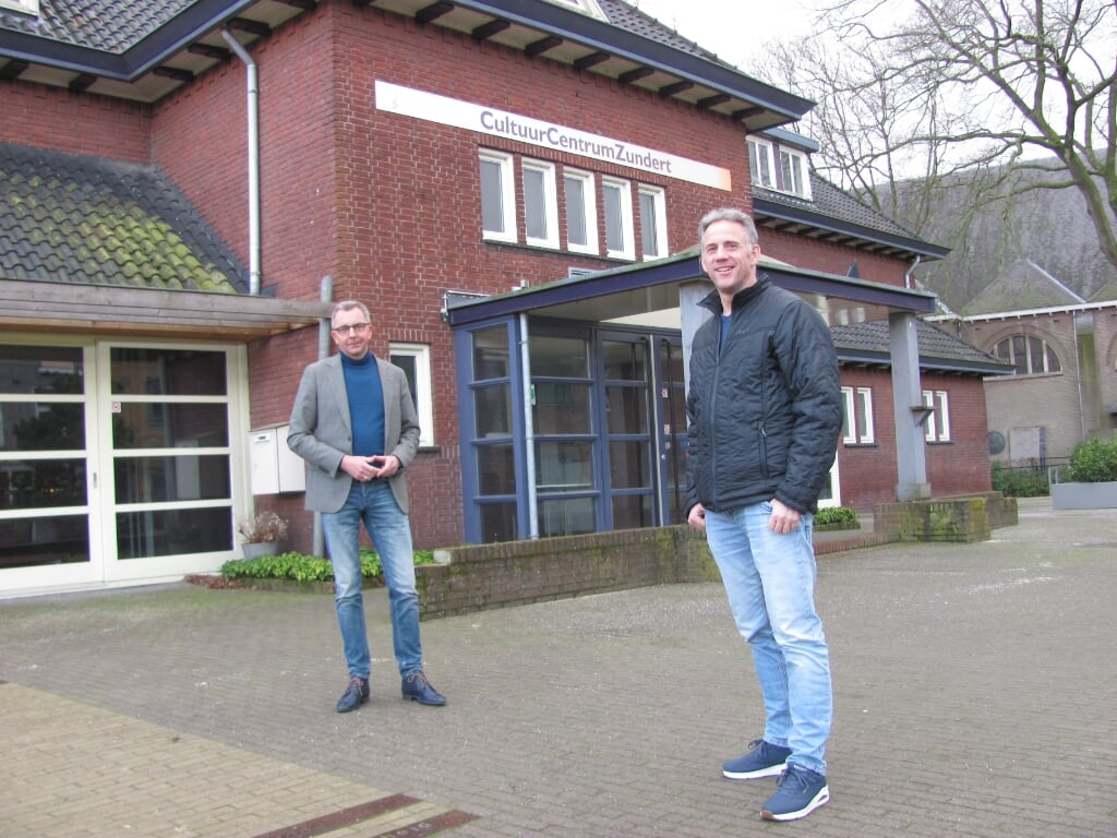Wethouder Johan de Beer (links) en wethouder Twan Zopfi bij De Schroef in Zundert.