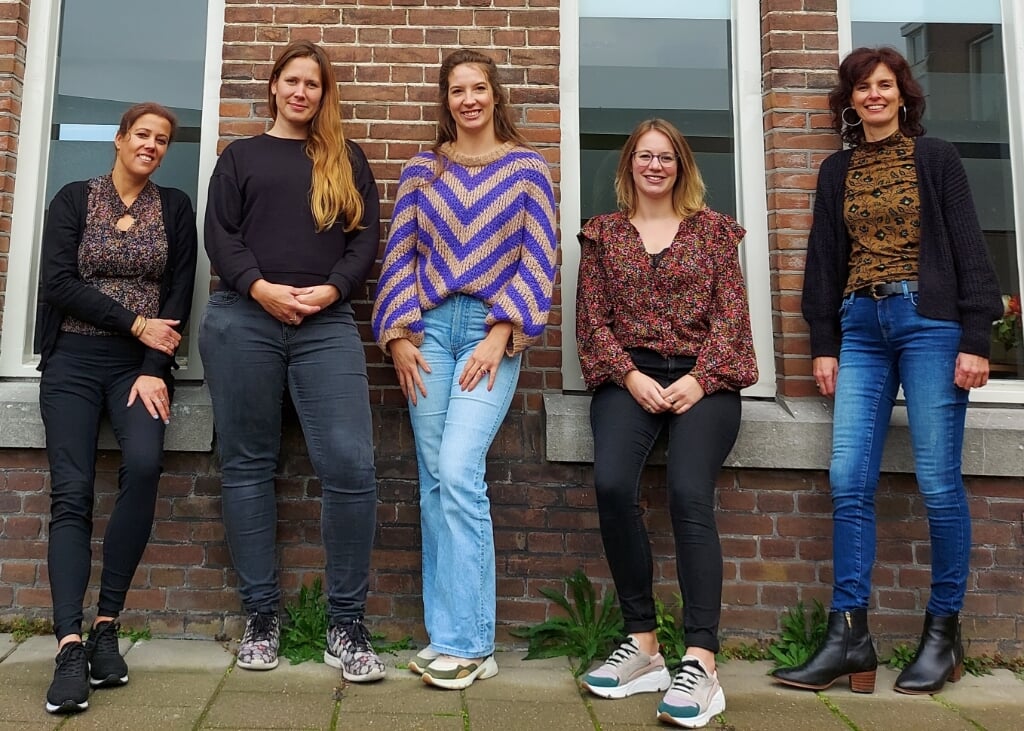 V.l.n.r. Monique Carels, Susanne Verwer, Babette van den Eijnden, Janita Eversdijk en Githa Gunst