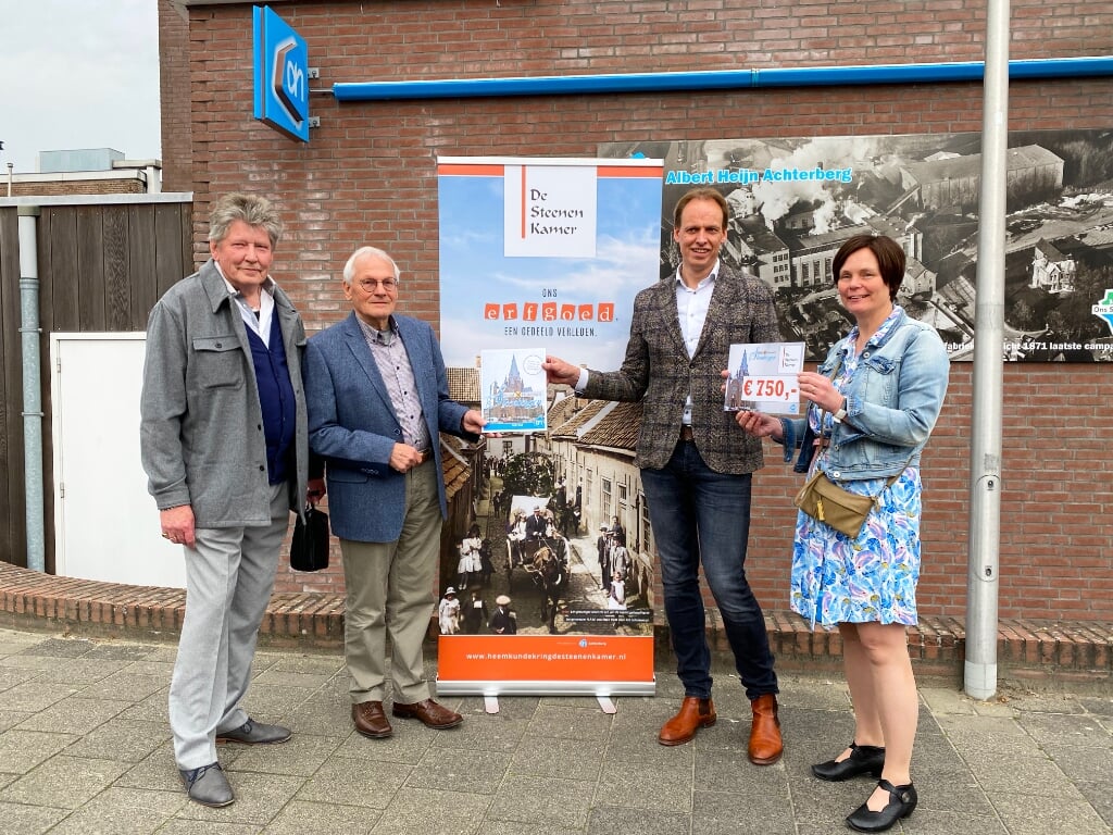 V.l.n.r. Gerard Baten, Niek van Beers, Martin Achterberg en Hanneke Meulblok van De Steenen Kamer. 