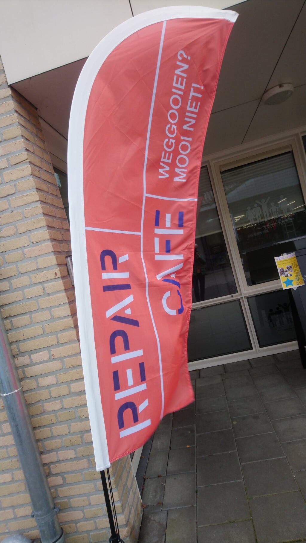 Vlag geschonken door Lions Club Etten-Leur e.o.