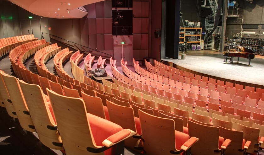 De theaterzaal van Theater de Veste blijft voorlopig leeg (Foto: Sander van Schaik)