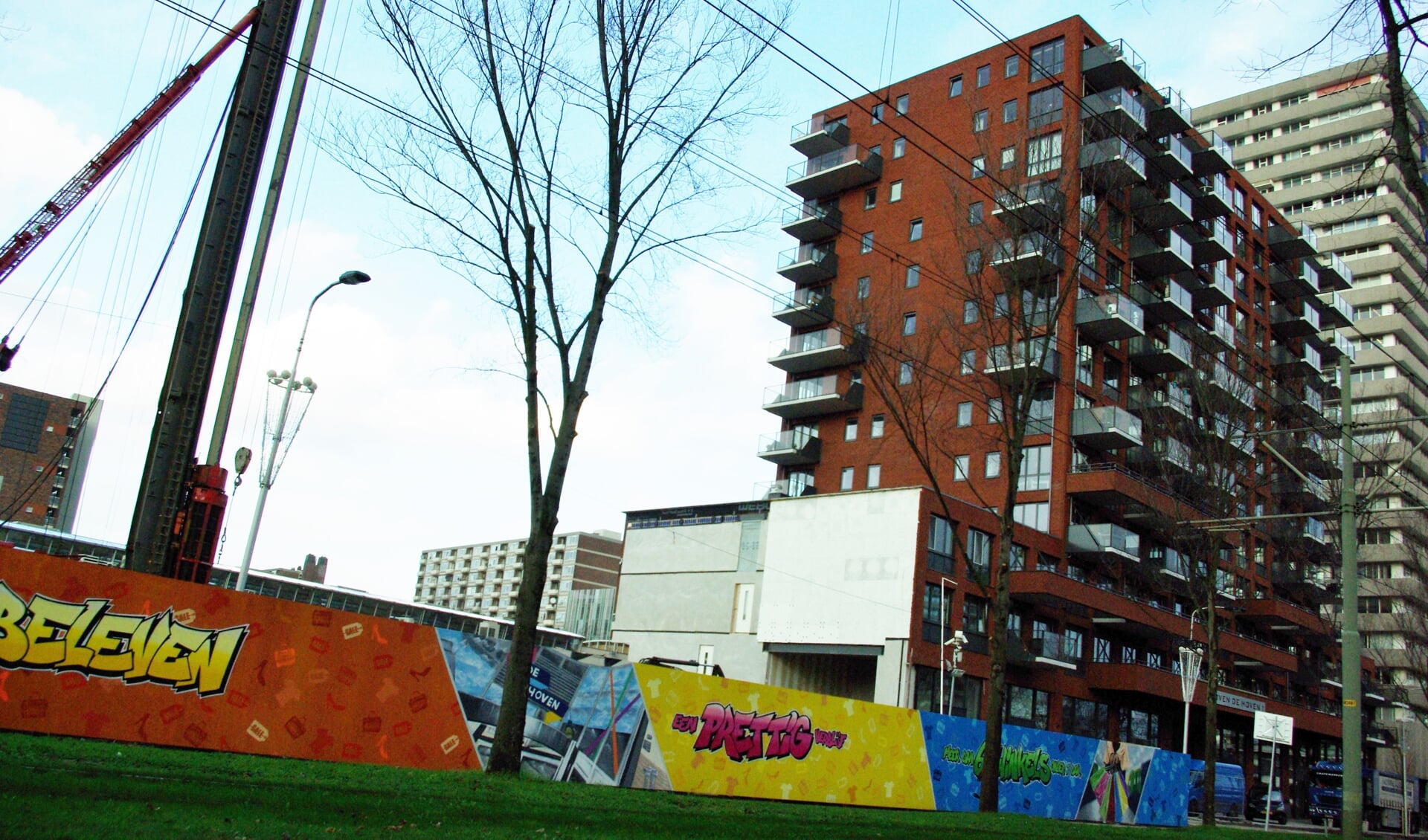 De Provincie Zuid-Holland hoopt dat komende jaren veel nieuwe woningen worden gerealiseerd in stedelijk gebied, zoals recent is gebeurd met de bouw van de nieuwe woontoren ‘Boven de Hoven’. (foto: Jesper Neeleman)