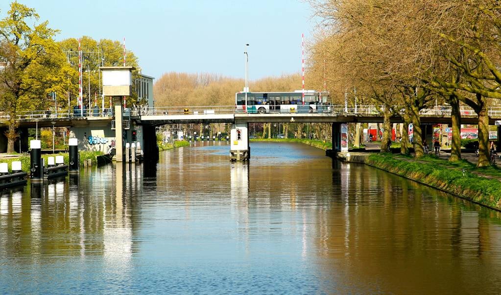 De Sebastiaansbrug blijft, tot ongenoegen van omwonenden, even hoog als nu. 