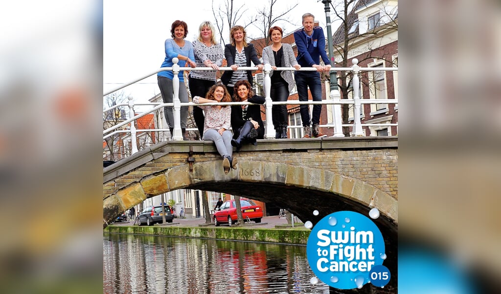 De organisatie van Swim to Fight cancer staat te watertrappelen om te beginnen. 