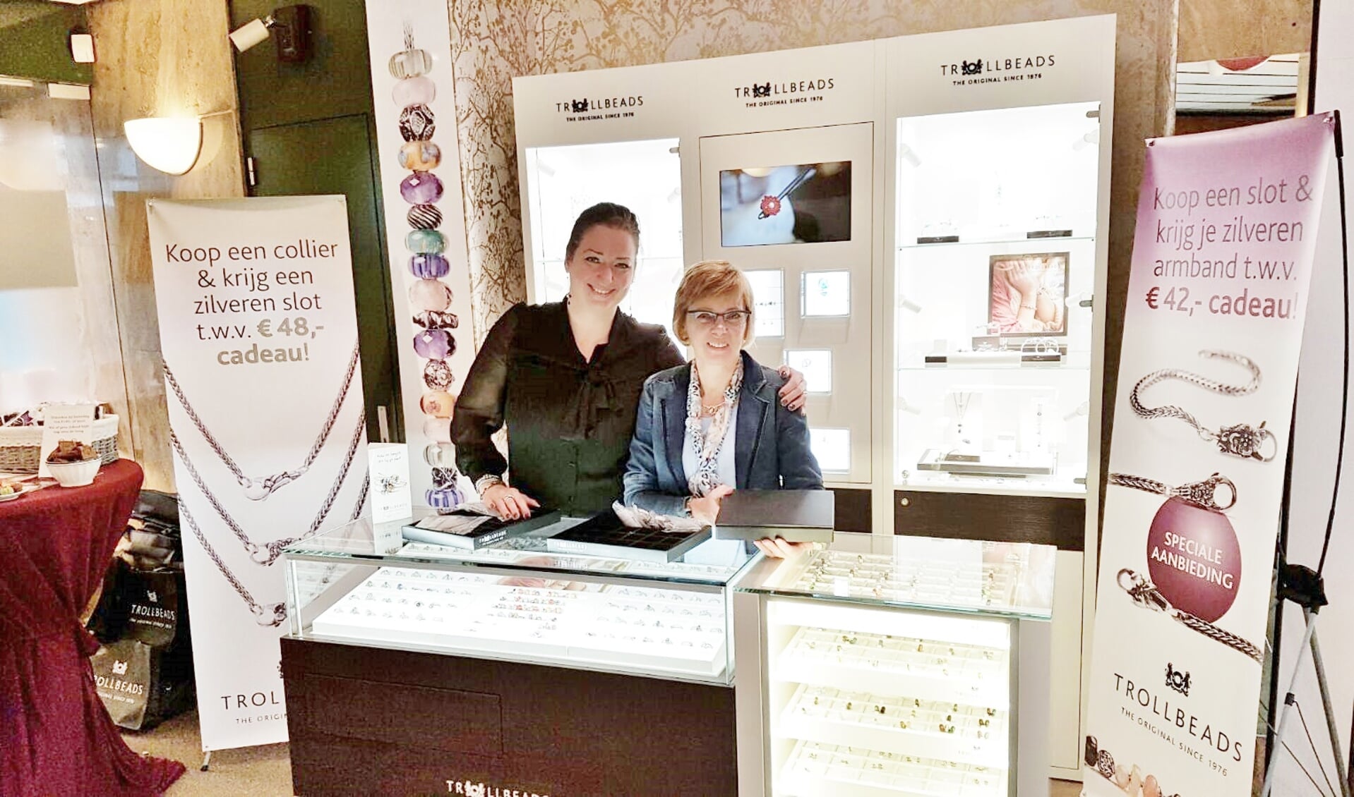 De Shop in Shop van Trollbeads bij Juwelier Warnaar werd vorig weekend feestelijk geopend. 