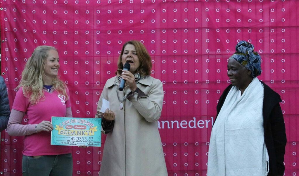 Burgemeester Marja van Bijsterveldt gaf het startsein voor de sponsorloop. 