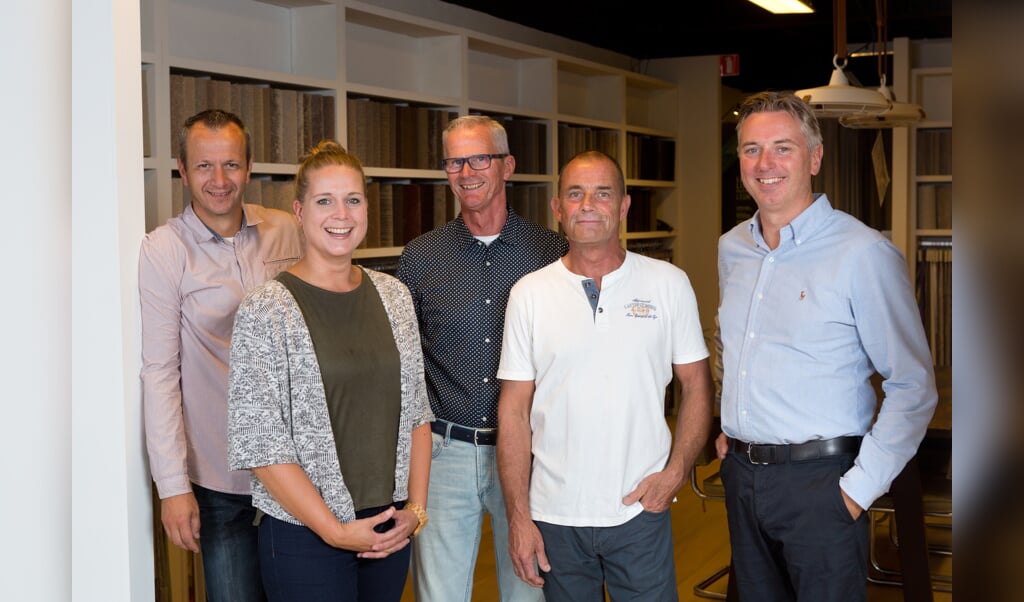 Het team van Van der Goes Wonen & Slapen, met van links naar rechts Rob, Melissa, Ben, Martin en Perry. 