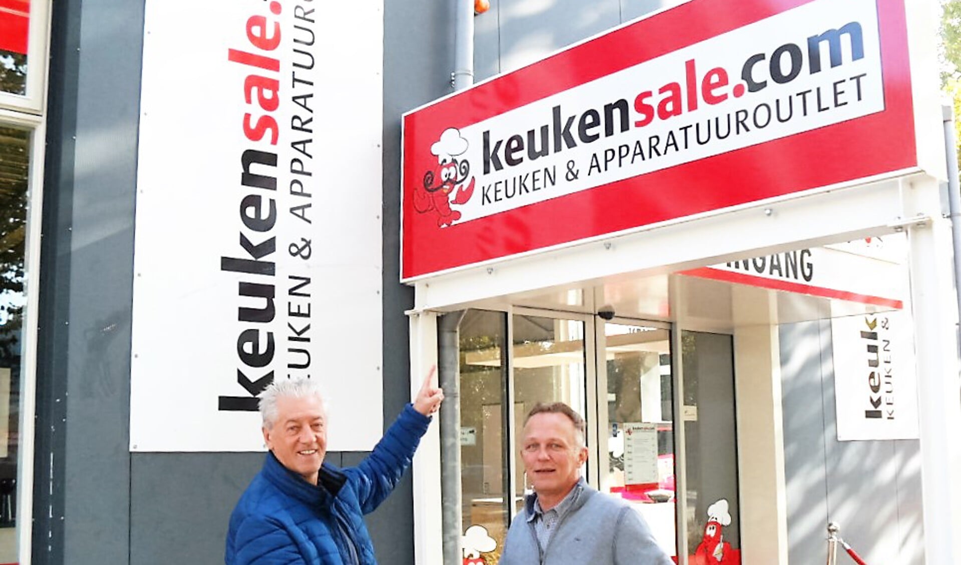 Aad de Beus (rechts) en Sjef de Poorter zijn blij met de samenwerking tussen Keukensale.com en DHC. 
