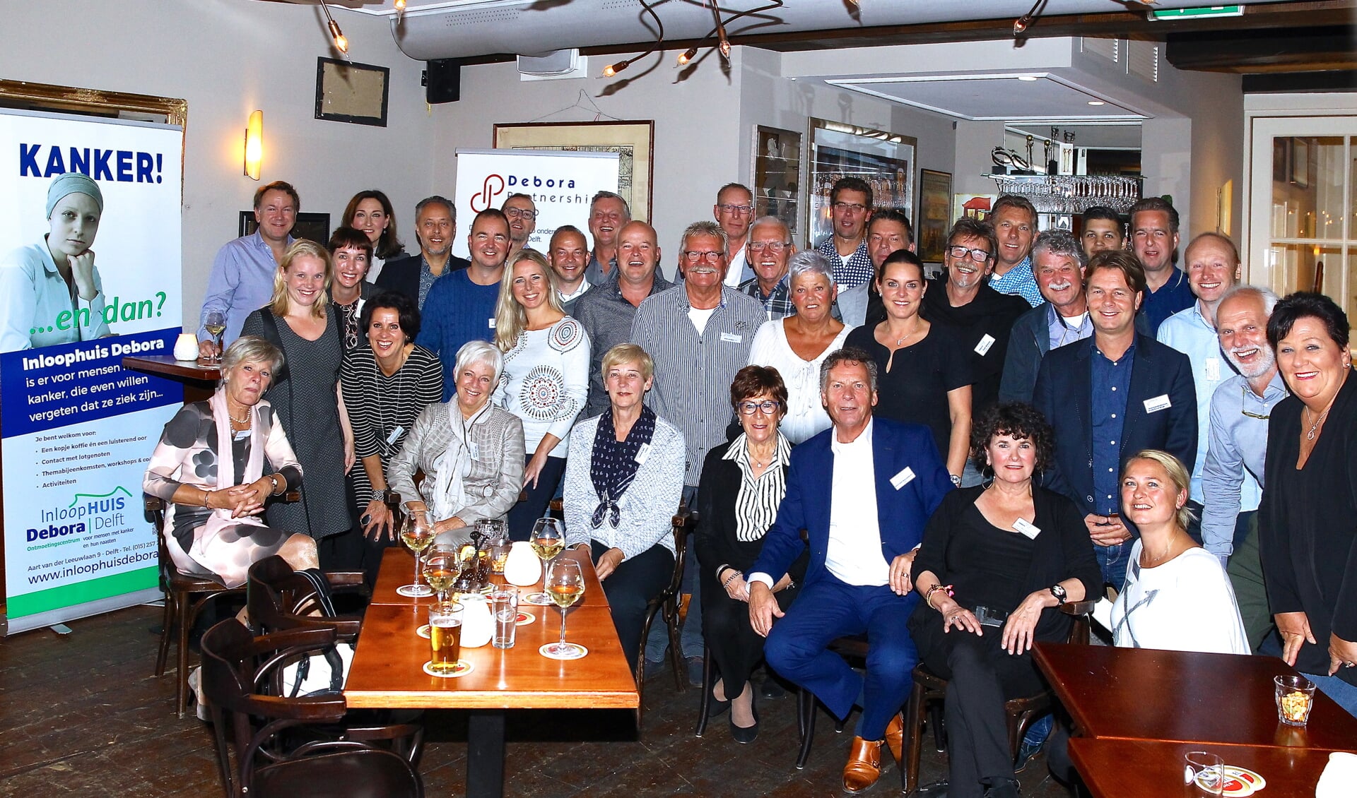 De partners van Inloophuis Debora kwamen vorige week bijeen in Grandcafé De Sjees. (foto: Koos Bommelé)