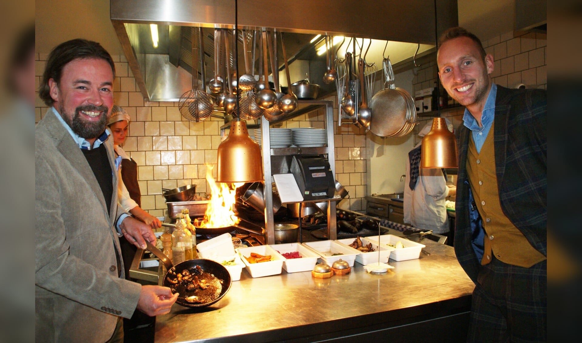 Makelaars Bart (links) en Rens in de 'aankoopkeuken' van restaurant Rossio.