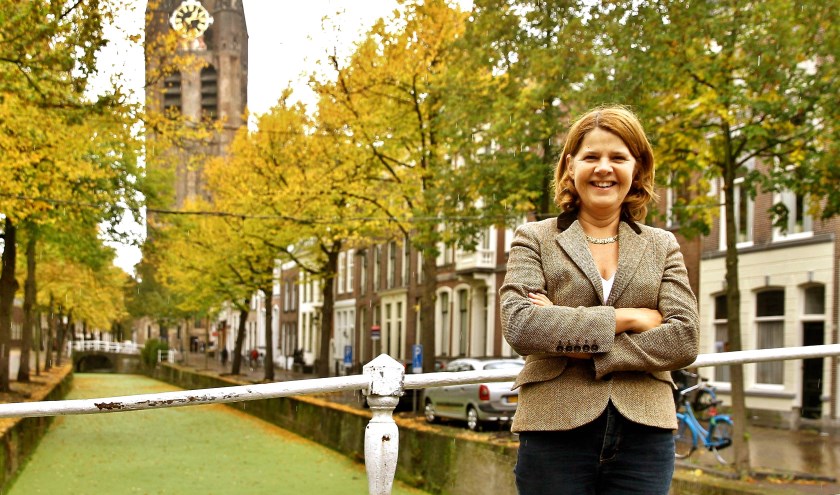 Burgemeester Van Bijsterveldt wenst alle Delftenaren een mooi en gelukkig 2017. (foto: Koos Bommelé)