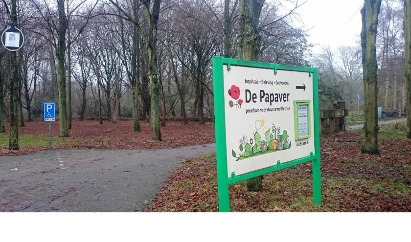 Kinderen en hun ouders kunnen zich in de Delftse Hout nog tot en met 8 januari vermaken met de Kerstballentocht.