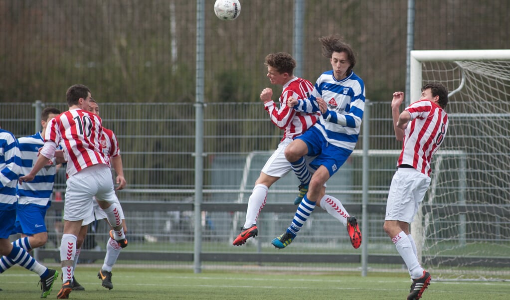 Dewie van Wichen hoopt nog maximaal dertien wedstrijden verwijderd te zijn van de tweede klasse. 
