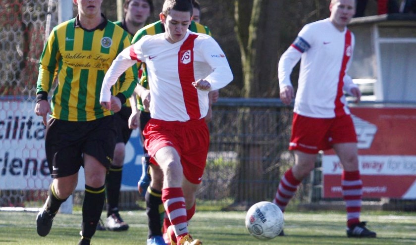 De 21-jarige Full Speed speler aan de bal.