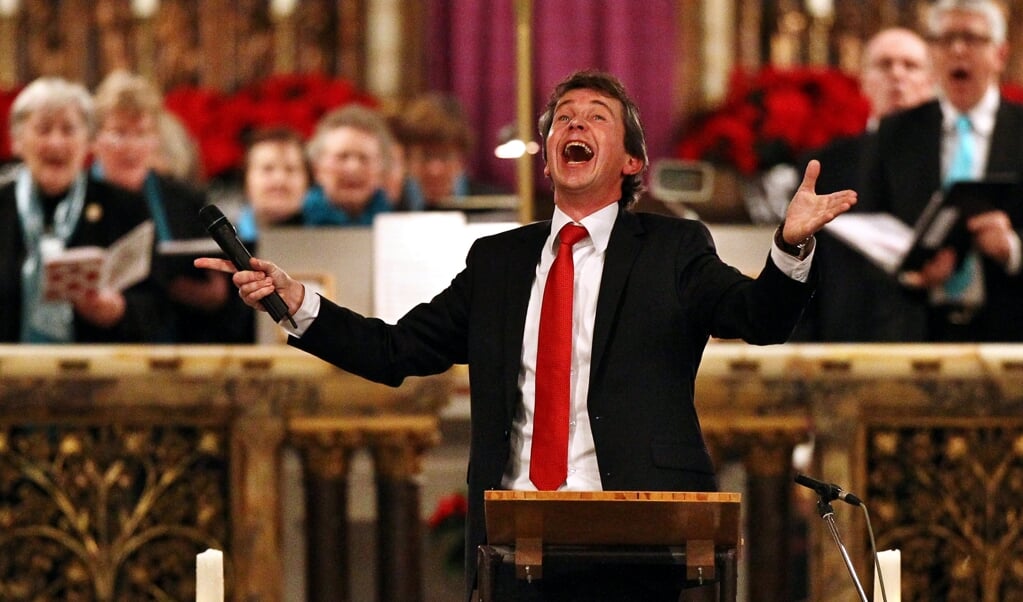 Gregor Bak, hier in actie tijdens een eerdere editie van de Kerstvolkszang, weet de Maria van Jessekerk altijd aan het zingen te krijgen.