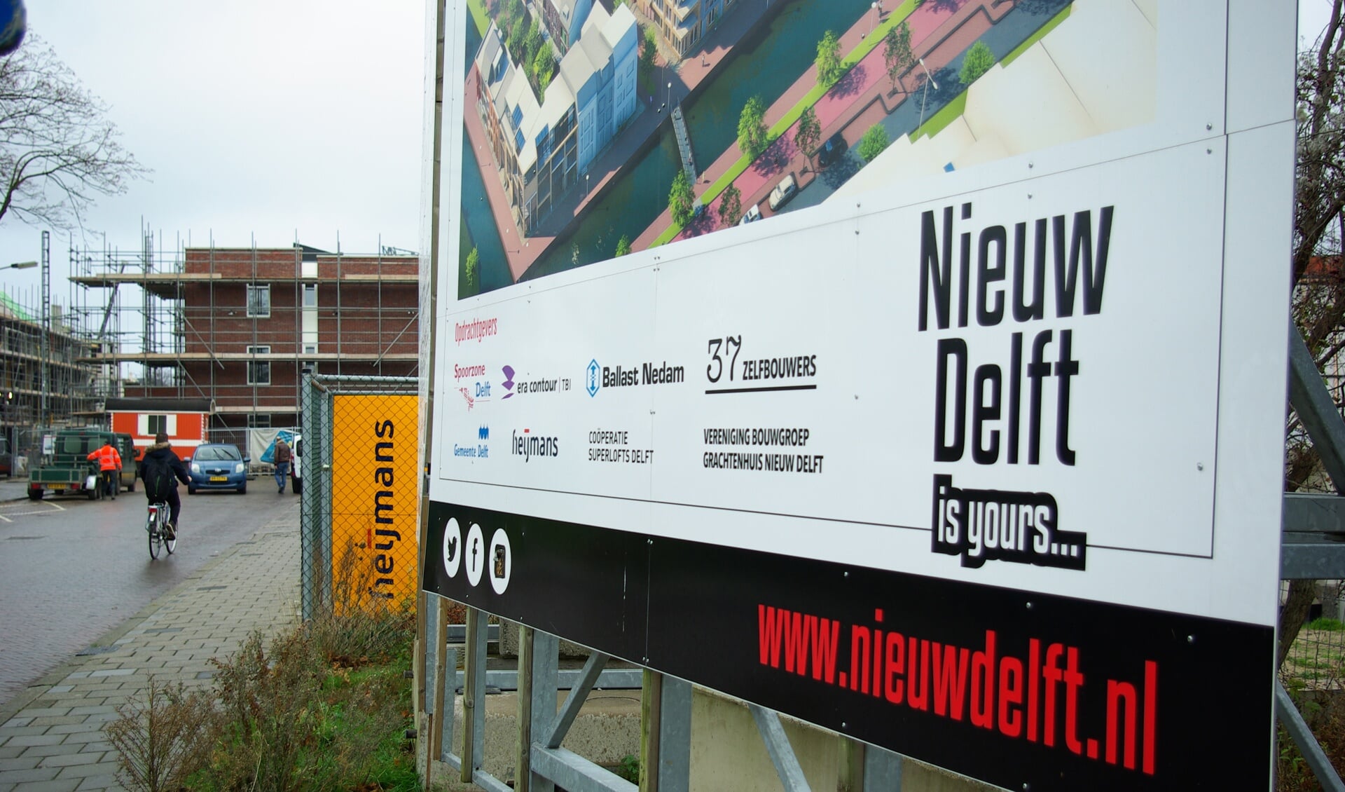 Zelfbouwers, zoals in de Coendersbuurt, worden in Delft met open armen ontvangen. Donderdag werd een motie aangenomen om bij toekomstige nieuwbouwprojecten toch ook 'voldoende' sociale woningen te realiseren. (foto: Jesper Neeleman)