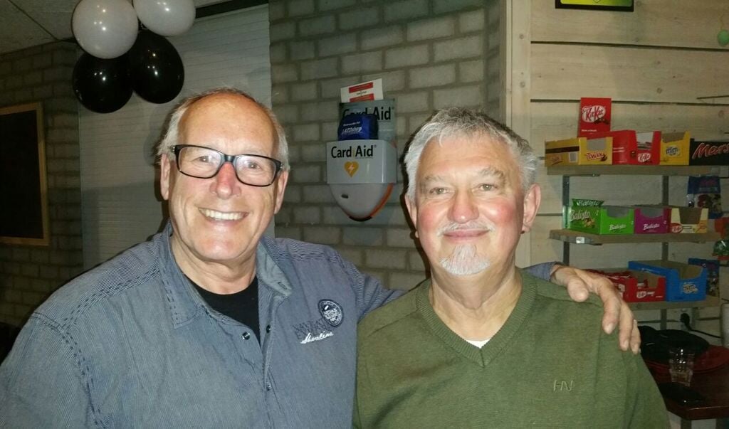 Wim van Velzen (links) en Wim Aalbertsberg, beiden erelid van AV De Koplopers, zijn afgelopen woensdag in het zonnetje gezet.