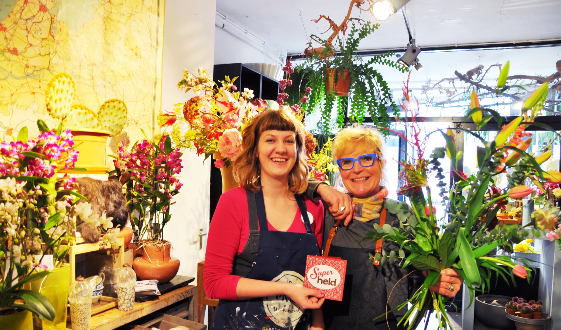 Kirsten van Atelier Indrukwekkend (links) en Pauline van Pauline Bloembinders. 