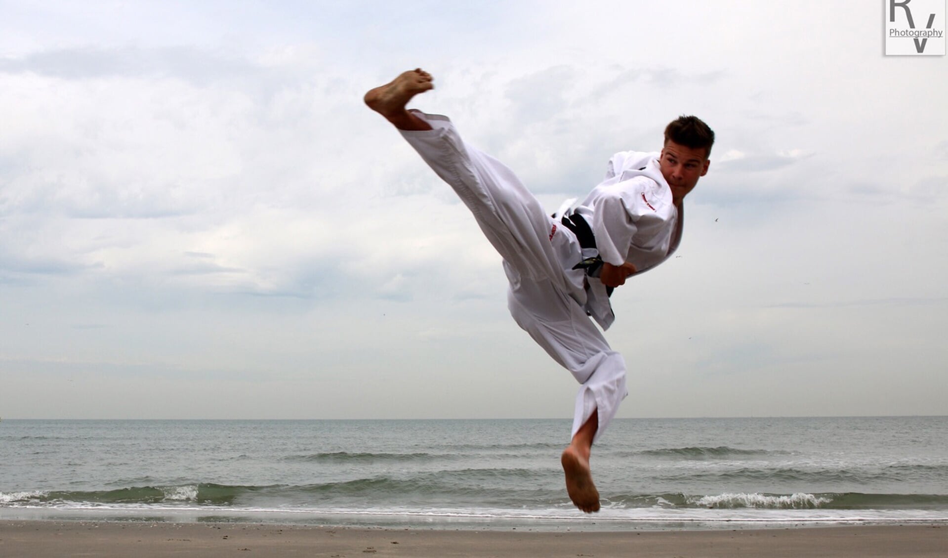 Mitchell Hessing heeft een passie voor taekwondo. Hij hoopt eind april op het EK in Finland een droom te kunnen verwezenlijken. (foto: Rory de Vries)