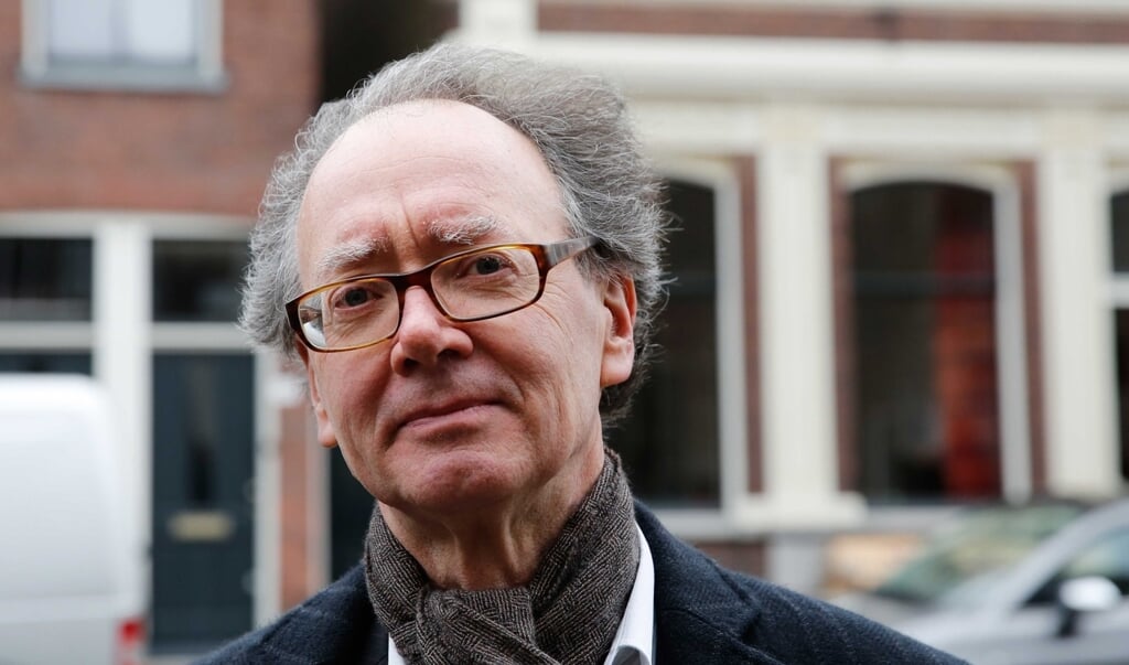 Prof. dr. Frans Grijzenhout, hoogleraar Kunstgeschiedenis aan de Universiteit van Amsterdam.