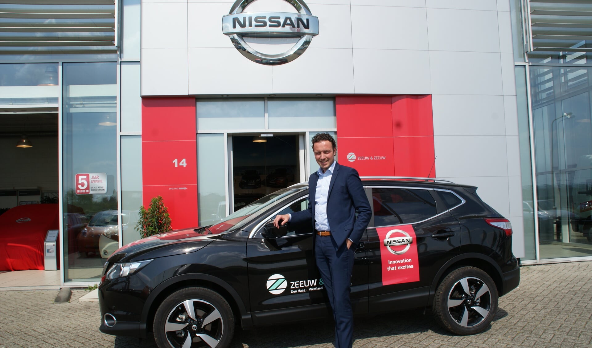 Vestigingsmanager Pieter Dekkers bij de Nissan Qashqai, nu met voordeel tot wel 5.000 euro te koop bij Zeeuw & Zeeuw.
