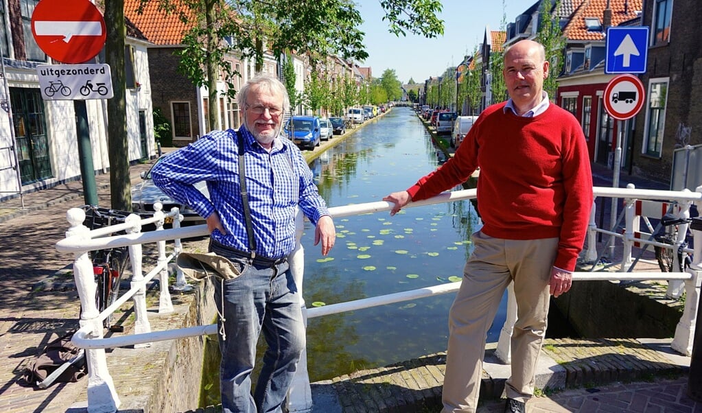 Joop Gravesteijn (links) en Hans van Bodegom: “Veel huiseigenaren weten nog van niets”. (foto: Henk de Kat)