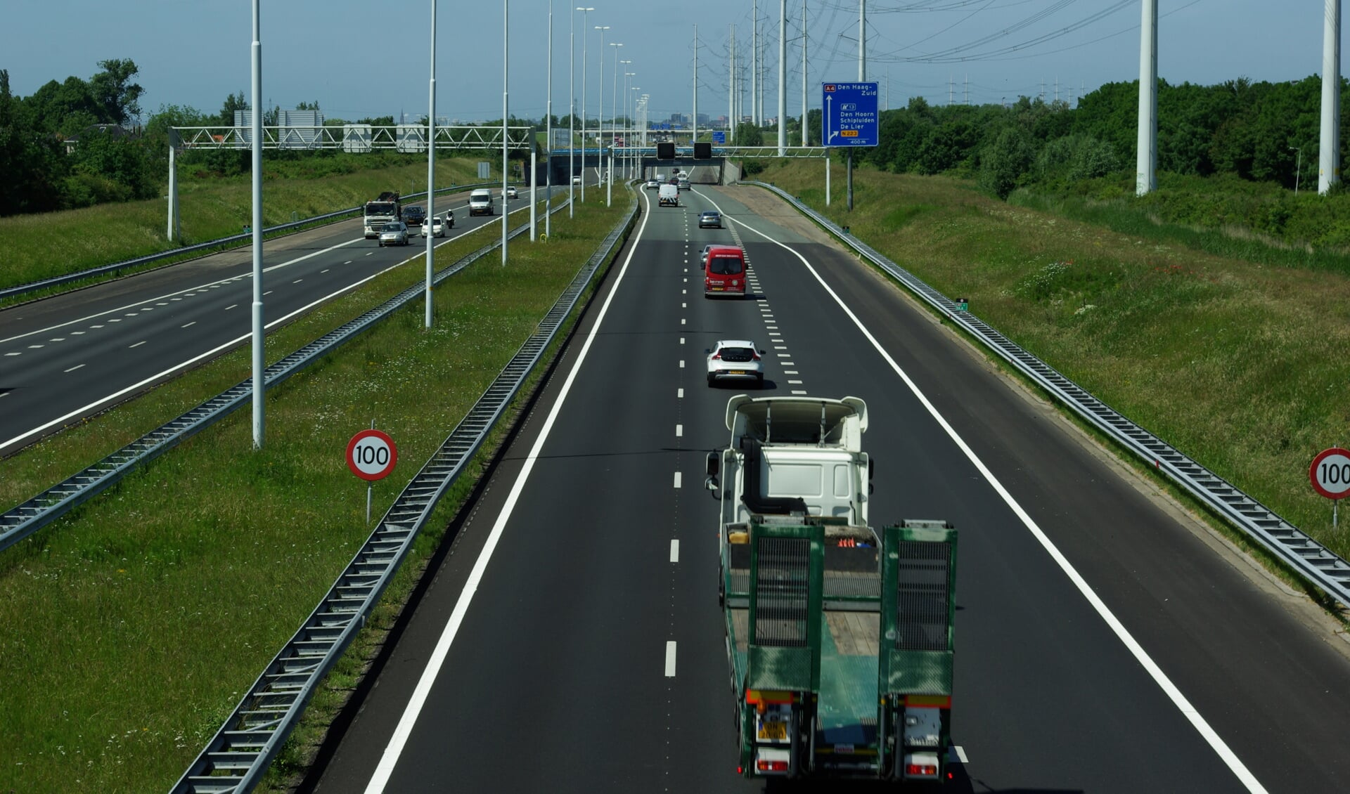 Verkeer op het stuk A4 tussen het viaduct ter hoogte van de Kruithuisweg en knooppunt Ypenburg is na de opening van de A4 met 37 procent toegenomen.  